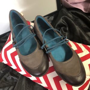 Vionic Orthaheel brown flat size 11